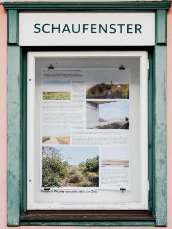 Schaufenster.site, Waldstraße 24, 2070 Oberretzbach, „Auf den Wegen sammelt sich die Zeit“, 2021